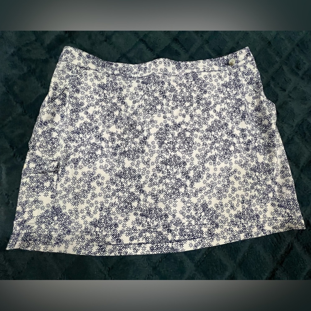 Columbia Sportswear Omni Freeze Navy and White Golf Skirt for a